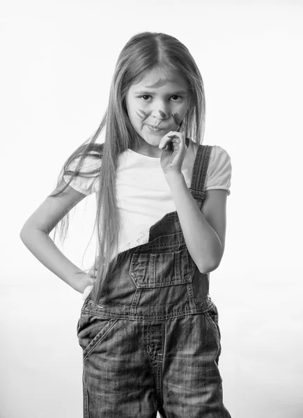 Linda chica con la cara pintada y las manos sobre fondo blanco — Foto de Stock