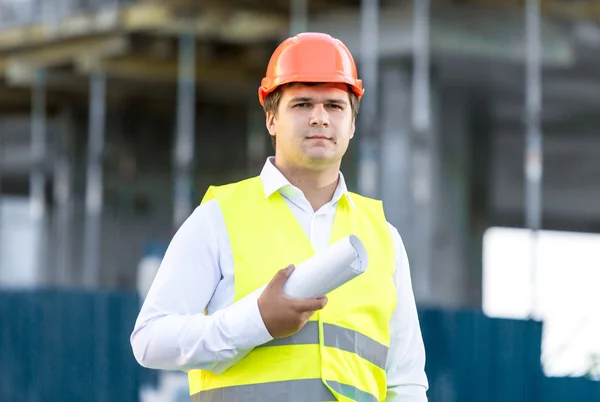 Portrait of construction manager posing against scaffolding — 스톡 사진