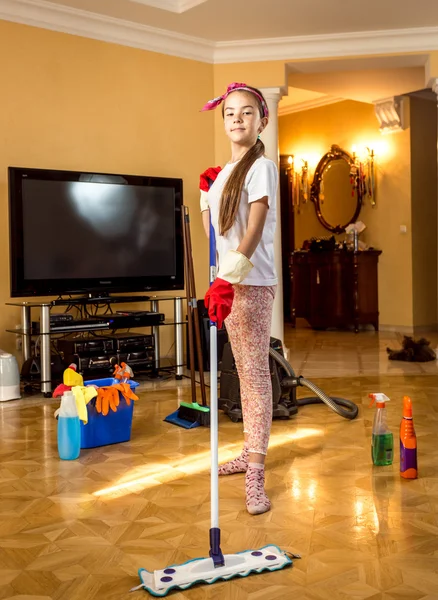 Teenager girl cleaning floor at living room with swab — Stock Photo, Image