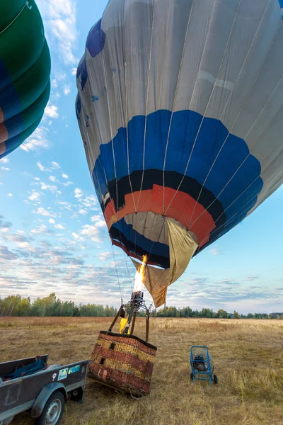 Ballon de remplissage pilote avec air chaud du réchauffeur au propane — Photo