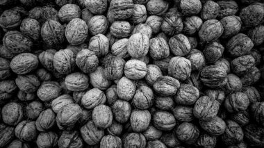 siyah ve beyaz doku kabuklarında ham ceviz