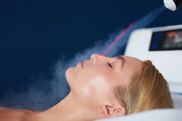 Localized cryotherapy on woman face — Stock Photo, Image