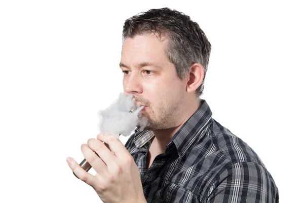 Hombre fumando ecigarette Imágenes de stock libres de derechos