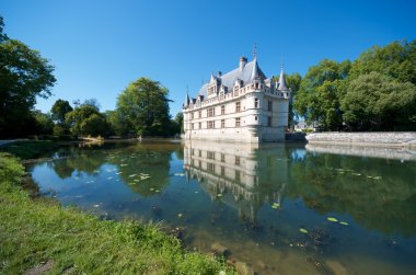 AZAY le Rideau