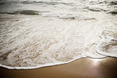 Akdeniz 'de dalgalar