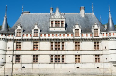 AZAY le Rideau