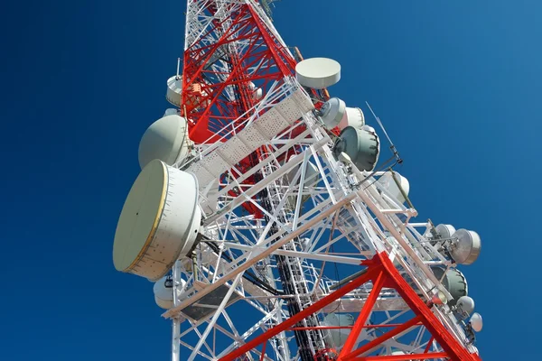 Telekomunikacji widok wieża — Zdjęcie stockowe