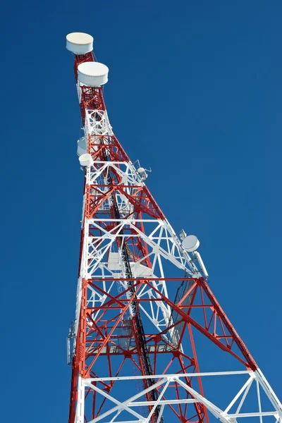 Telecomunicações vista torre — Fotografia de Stock