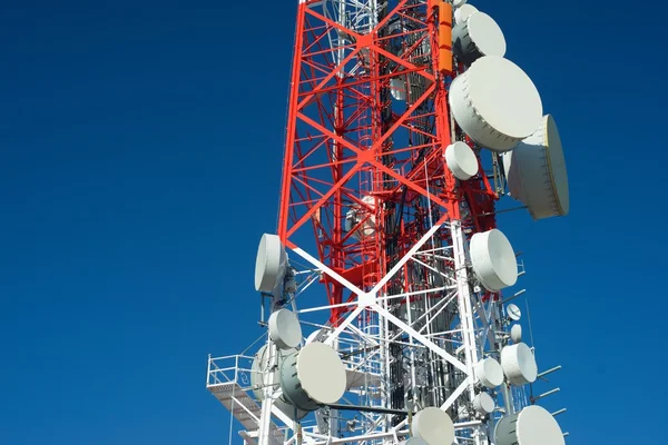 Telecomunicações vista torre — Fotografia de Stock