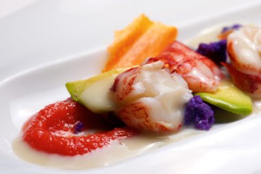 Sebze ve sos ile ıstakoz