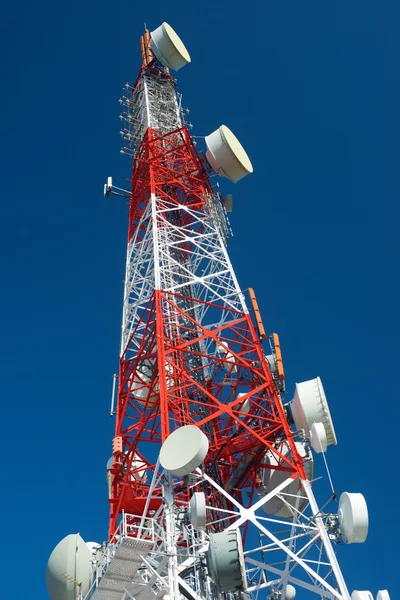Telekommunikation tornet view — Stockfoto