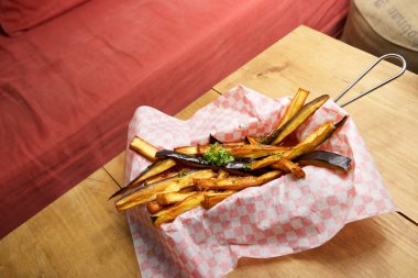 Bal ile patlıcan yemeği