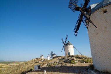 Don Kişot değirmenler.