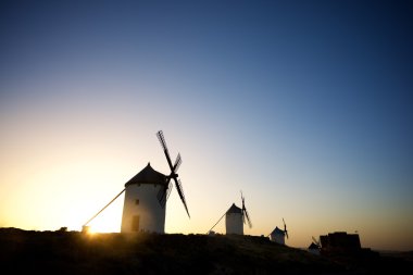 Don Kişot değirmenler.