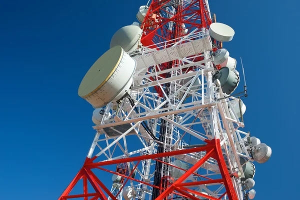 Telecomunicações vista torre — Fotografia de Stock