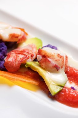 Sebze ve sos ile ıstakoz