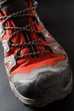 Dağcılık için bir botun yakın çekimi.