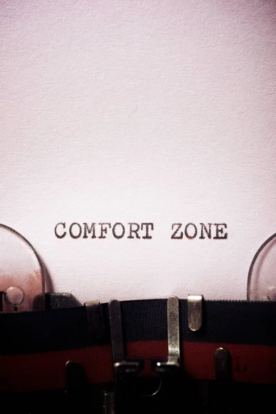 Frase Comfort Zone Scritta Con Una Macchina Scrivere — Foto Stock
