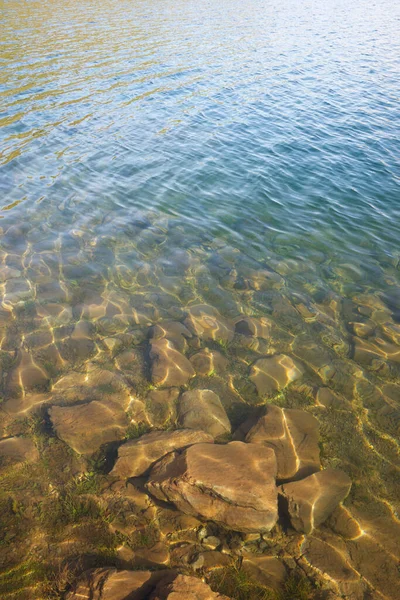 スペインのアラゴン州のピレネー山脈のエスタネス湖の閉鎖 — ストック写真