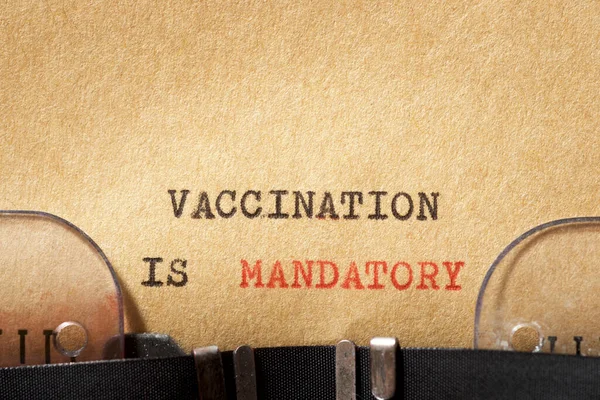 Impfung Ist Verpflichtende Formulierung Die Mit Schreibmaschine Geschrieben Wird — Stockfoto