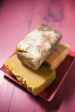 Masadaki esnaf sabunları..