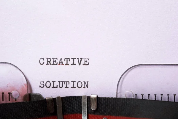 Solución Creativa Frase Escrita Con Una Máquina Escribir —  Fotos de Stock