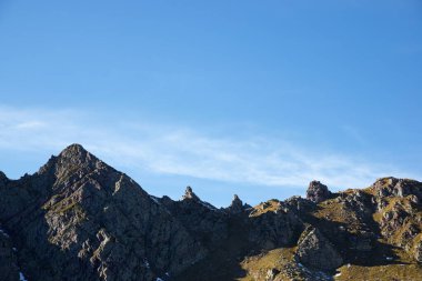 Ossau Vadisi 'ndeki tepeler, Pireneler Ulusal Parkı, Fransa' daki Pireneler.