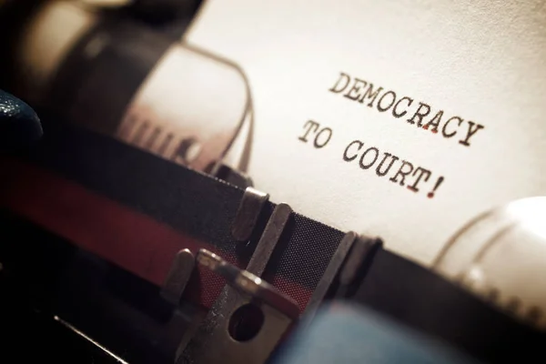 Democrazia Corte Frase Scritta Con Una Macchina Scrivere — Foto Stock