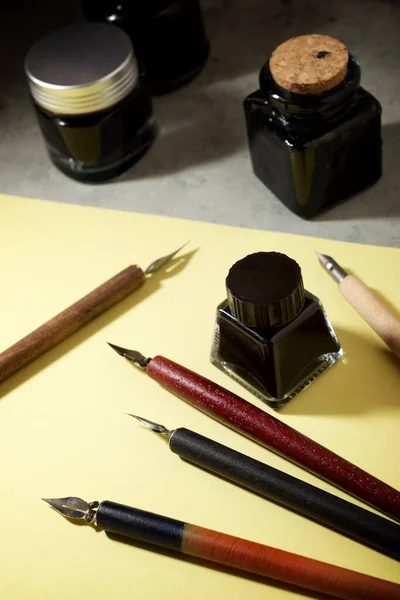 Nib Pens Calligraphy Inkwells Table — Stock Photo, Image