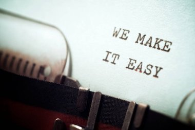 Daktiloyla yazmayı kolay hale getiririz..