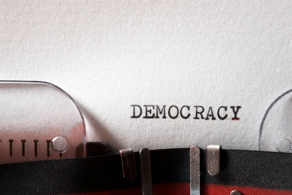 Democrazia Parola Scritta Con Una Macchina Scrivere — Foto Stock