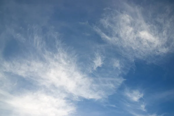 Nuvole Bianche Cielo Blu Nei Pirenei — Foto Stock