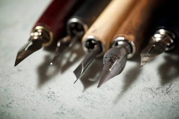 Bolígrafos Para Caligrafía Sobre Una Mesa — Foto de Stock