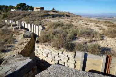 İspanya iç savaşı sırasında Tardienta, Huesca, İspanya Aragon 'da kullanılan bir savunma pozisyonunun yeniden inşası.