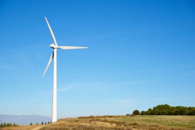 Elektrik üretimi için rüzgar türbini, Huesca ili, Aragon, İspanya.