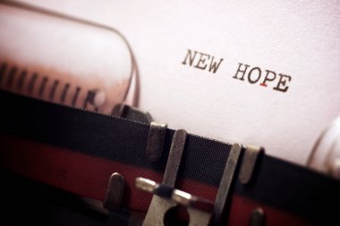 Daktiloyla yazılmış yeni umut ifadesi.