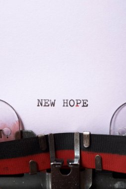 Daktiloyla yazılmış yeni umut ifadesi.