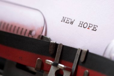 Daktiloyla yazılmış yeni umut ifadesi.