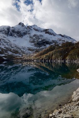 Pireneler tepeleri, Tena Vadisi, Huesca Eyaleti, İspanya Aragon.