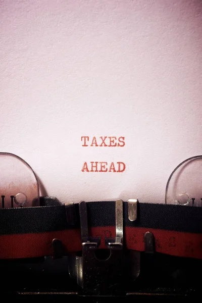 Impôts Avant Phrase Écrite Avec Une Machine Écrire — Photo