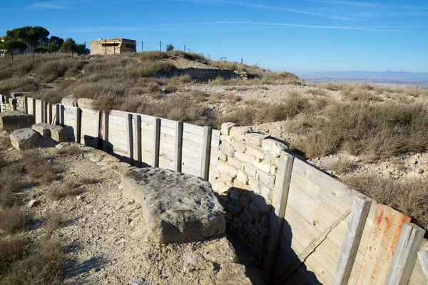 重建西班牙内战期间在西班牙Huesca省Tardienta和Aragon使用的防御阵地 — 图库照片