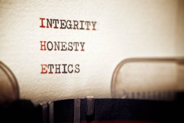 Bir daktiloyla yazılmış dürüstlük ve etik..