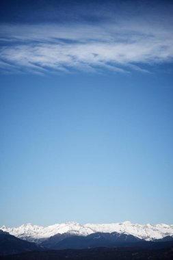 Pireneler 'deki karlı tepeler, Huesca Eyaleti, İspanya' daki Aragon..