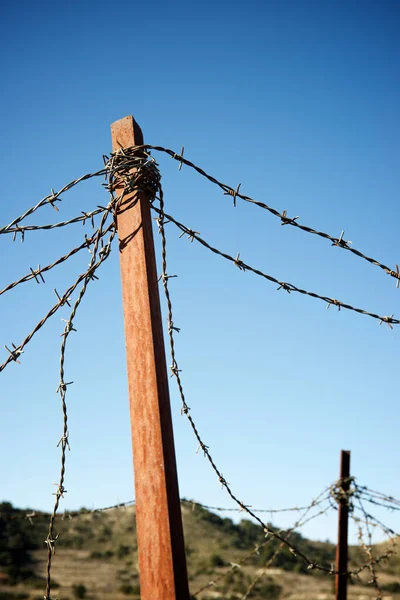 Closeup Rusty Barbed Wire Fence — Stock Photo, Image