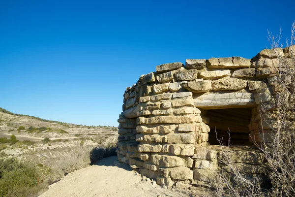 防衛位置の再構築 ジョージ オーウェル トレンチと呼ばれ スペインのアラゴン州ヒュースカ州アルキュビエールでのスペイン内戦中に使用されます — ストック写真