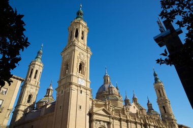 Zaragoza şehrinde Pilar Katedrali, İspanya 'da Aragon manzarası.