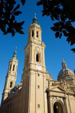 Zaragoza şehrinde Pilar Katedrali, İspanya 'da Aragon manzarası.