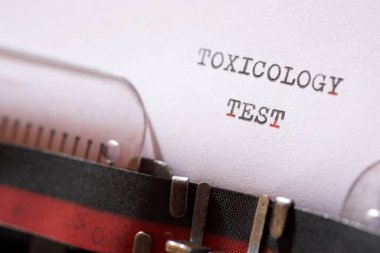 Daktiloyla yazılmış toksikoloji test ifadesi.