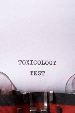 Daktiloyla yazılmış toksikoloji test ifadesi.