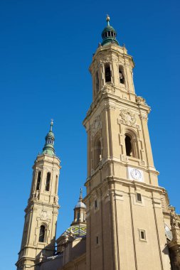 Zaragoza şehrinde Pilar Katedrali, İspanya 'da Aragon manzarası.